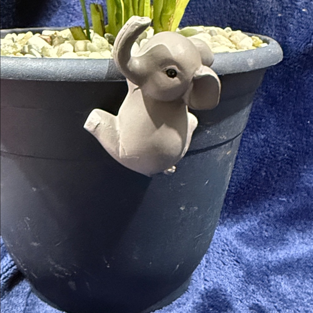 Gray Hanging Elephant Plant Pot Charm - Picture 3 of 4